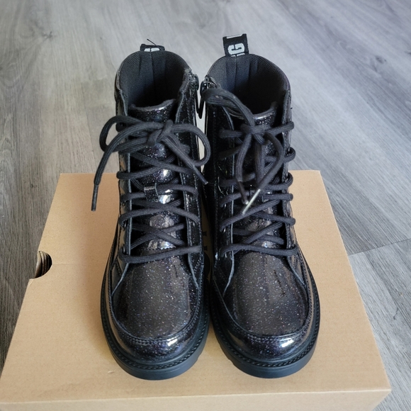 UGG Kids Ashton Lace-up Glitter Boot - Picture 5 of 11